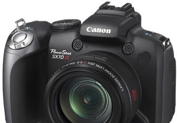 Объектив компактной камеры Canon PowerShot SX10 IS охватывает диапазон фокусных расстояний 25-560 мм