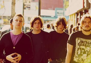Arctic Monkeys представят Humbug в онлайне