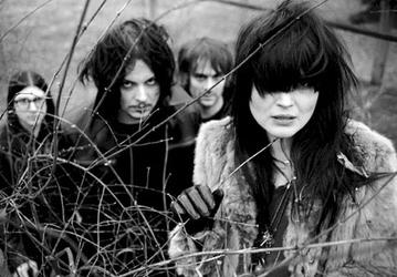 Вышел дебютный альбом супер-группы The Dead Weather 