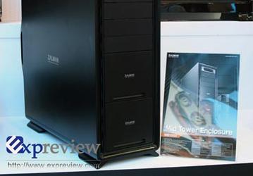 Корпус для ПК Zalman MS1000 вмещает много накопителей 