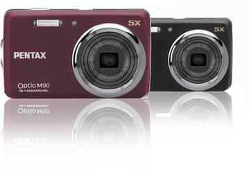 Корпус бюджетной компактной камеры PENTAX Optio M90 изготовлен из металла