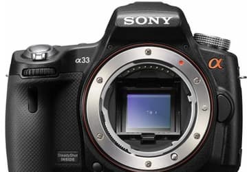 В камерах Sony α55 и α33 используется технология полупрозрачного зеркала