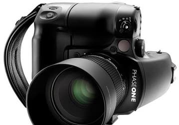 Phase One, Mamiya и Profoto выпустили батарейную рукоятку для камер 645DF с функцией управления вспышками