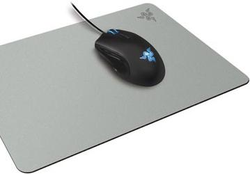 В игровом коврике Razer Scarab Gaming Mat используется «фрактальное покрытие»