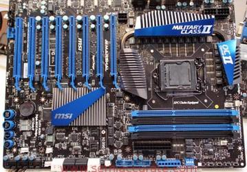На системной плате MSI Big Bang Marshal установлено восемь слотов PCI Express x16