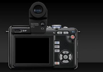 Комплект из камеры системы Микро 4/3 Olympus PEN E-PL1 и объектива 14-42 мм стоит $600