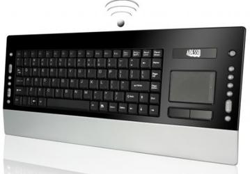 Беспроводная клавиатура Adesso SlimTouch Pro имеет встроенный тачпэд и ЖК-экран