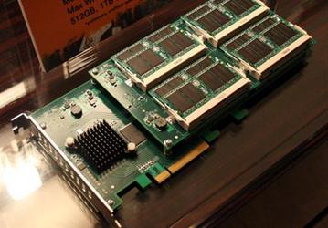 Твердотельный накопитель OCZ Z-Drive p88 читает данные со скоростью 1300 МБ/с