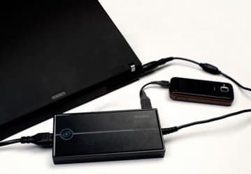 Толщина универсального адаптера питания для ноутбуков Huntkey 90W Slim не превышает 1,6 см