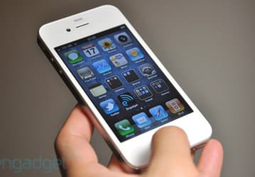 iPhone 4 белого цвета задерживается из-за проблем при покраске корпуса?