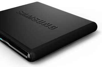 Тонкий внешний оптический пишущий привод Samsung SE-S084D питается от порта USB