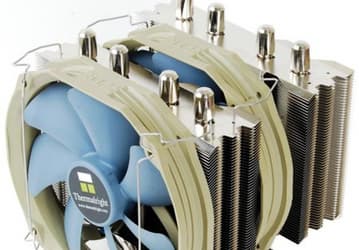 Процессорная система охлаждения Thermalright Silver Arrow получила два радиатора и два вентилятора