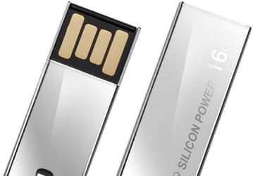 Материалом корпуса USB-накопителя Silicon Power Touch 830 стала нержавеющая сталь
