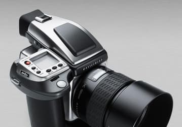 Hasselblad выпускает среднеформатную камеру с корпусом из «нержавейки»