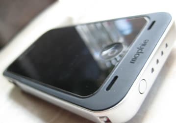 В Apple считают стеклянную панель iPhone 4 слишком хрупкой для раздвижных футляров 