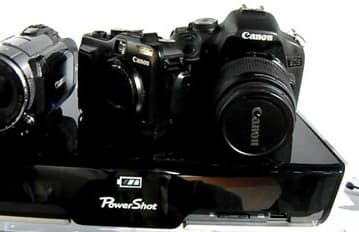 Стыковочная станция Canon Cross Media Station «обслуживает» камеры, не используя проводные соединения
