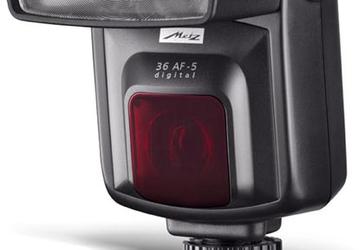 На одном комплекте батарей вспышка Metz mecablitz 36 AF-5 digital срабатывает до 450 раз