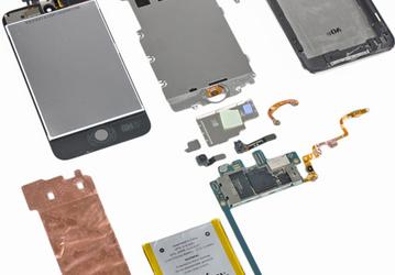 iPod touch 4G все-таки не имеет вибросигнала, его объем ОЗУ — вдвое меньший, чем у iPhone 4, а в дисплее не используется IPS-матрица