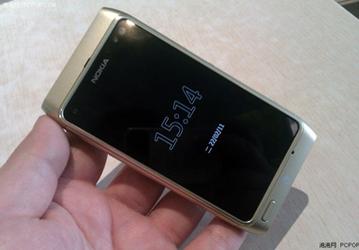 Nokia T7-00 оказался младшим братом смартфона N8