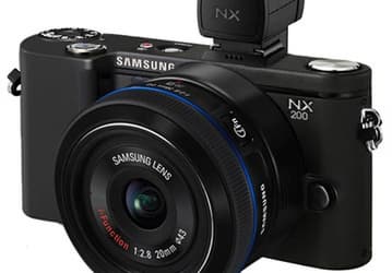 Камера Samsung NX200 получит датчик формата APS-C разрешением 20 Мп