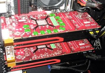 Фото дня: две 3D-карты AMD Radeon HD 7900 (Tahiti)