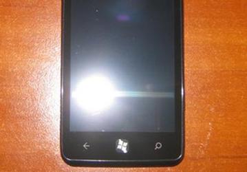 В Сети появились «шпионские» снимки смартфона LG Fantasy с ОС Windows Phone