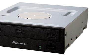 Оптический привод Pioneer BDR-207JBK записывает диски BDXL объемом 128 ГБ со скоростью 6x 