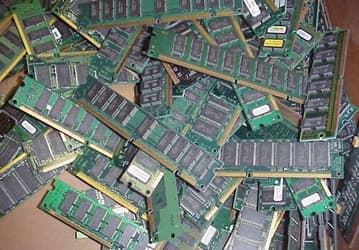 Запасы памяти типа DRAM растут в ожидании Windows 8