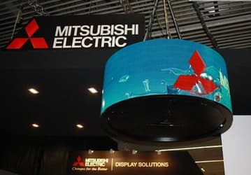 Компания Mitsubishi показала цилиндрический дисплей OLED диаметром почти 2 м