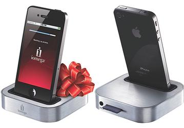 Iomega SuperHero — док для iPhone с системой автономного бэкапа