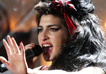 Реализация альбомов и синглов Amy Winehouse выросла в десятки раз