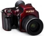 PENTAX покрывает камеру 645D красным лаком