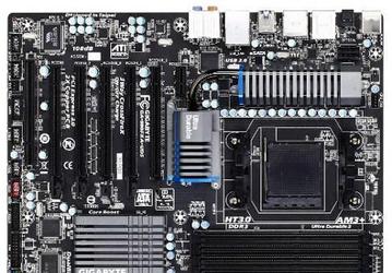 Плата Gigabyte GA-990FXA-UD5 с процессорным гнездом AM3+ имеет пять слотов PCI-Express x16 