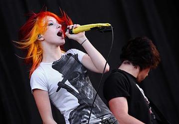 Paramore запишет первый альбом без братьев Farro