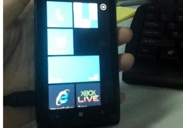 В Сети появились снимки прототипа смартфона Sony Ericsson с ОС Windows Phone 7