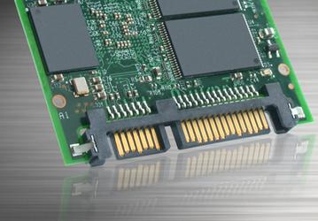 Твердотельный накопитель XceedIOPS iSATA Slim выполнен в виде модуля размерами 39 х 54 х 4 мм