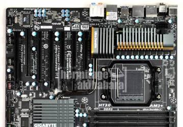 Фото дня: системная плата GIGABYTE GA-990FXA-UD7