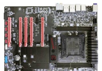 Линейку системных плат EVGA на чипсете X79 Express возглавляет модель X79 Classified