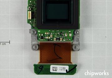 Производителем датчика изображения для камеры со сменной оптикой Nikon V1 является не Sony