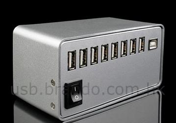 16-портовый концентратор USB оснащен встроенным блоком питания