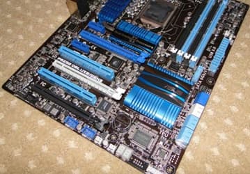 Фото дня: системная плата ASUS P8Z68 Deluxe GEN3 с поддержкой PCI Express 3.0