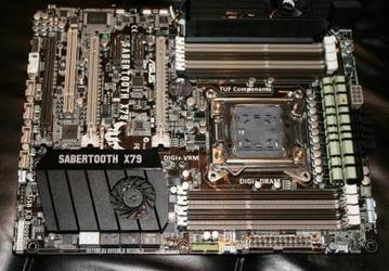 Фото дня: системная плата ASUS Sabertooth X79