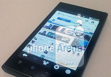 Смартфон LG Prada K2 позирует на фото