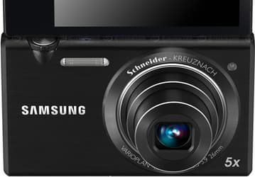 Гордость камеры Samsung MV800 — поворотный сенсорный экран