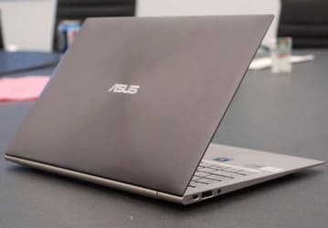 IDF 2011: Ультрабук ASUS позирует перед камерой