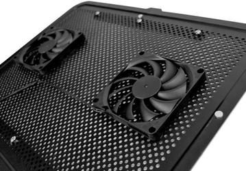 Охлаждающую подставку NZXT Cryo E40 можно подстроить под конкретный ноутбук