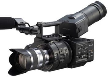 Sony расширяет линейку видеокамер NXCAM моделью NEX-FS700, которая позволяет снимать видео в разрешении 4К