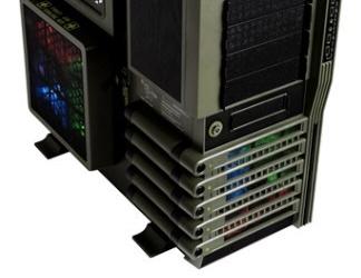 Корпус Thermaltake Level 10 GT Battle Edition предназначен для игровых ПК
