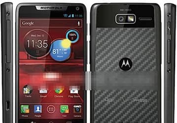 Cмартфон Motorola RAZR M 4G LTE оснащен экраном Super AMOLED размером 4,3 дюйма и разрешением qHD 
