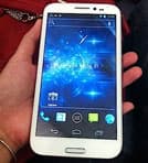 Смартфон Zopo ZP950 с экраном диагональю 5,7 дюйма позирует на «живых» фото